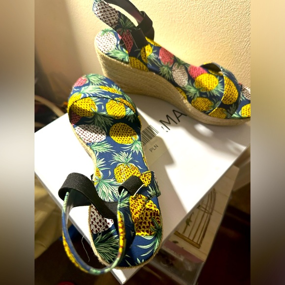 🔥 DEAL Alert - 10/21 Thru 10/25 ONLY -NIB M&M Print Espadrille Sandals - Picture 3 of 8